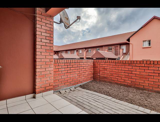 2 BEDROOM APARTMENT FOR SALE IN KOSMOSDAL